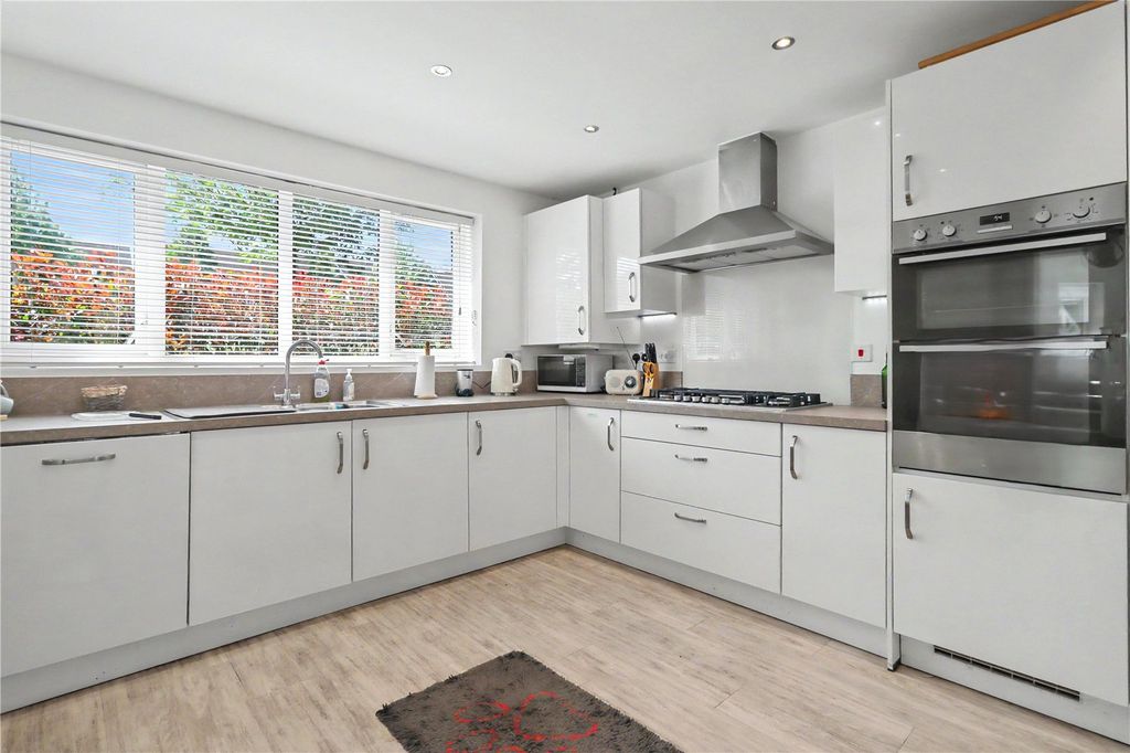 Property photo 3 of 18 Kitchen