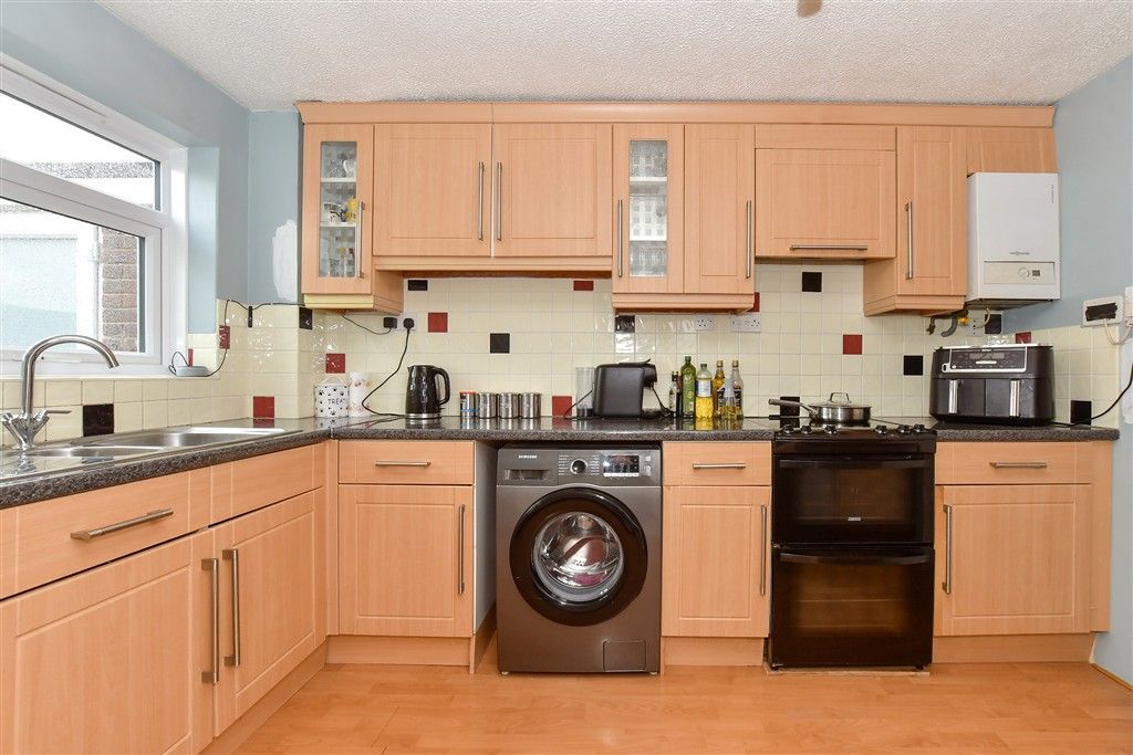 Property photo 2 of 8 Kitchen