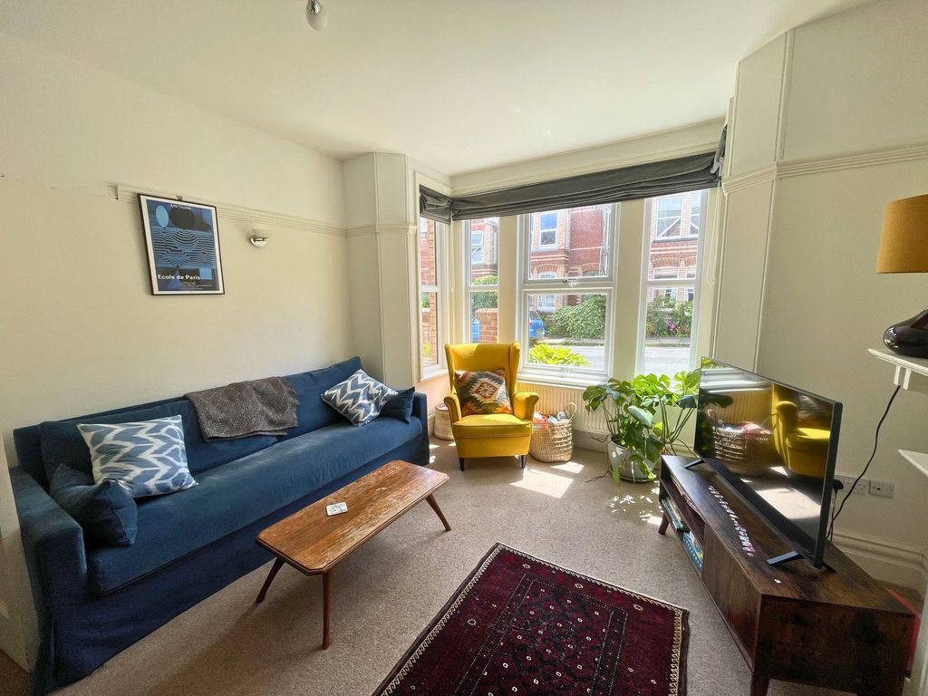 Property photo 2 of 15 Lounge