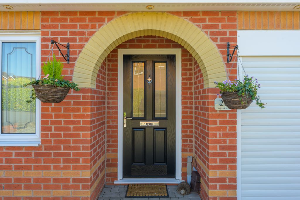 Property photo 2 of 27