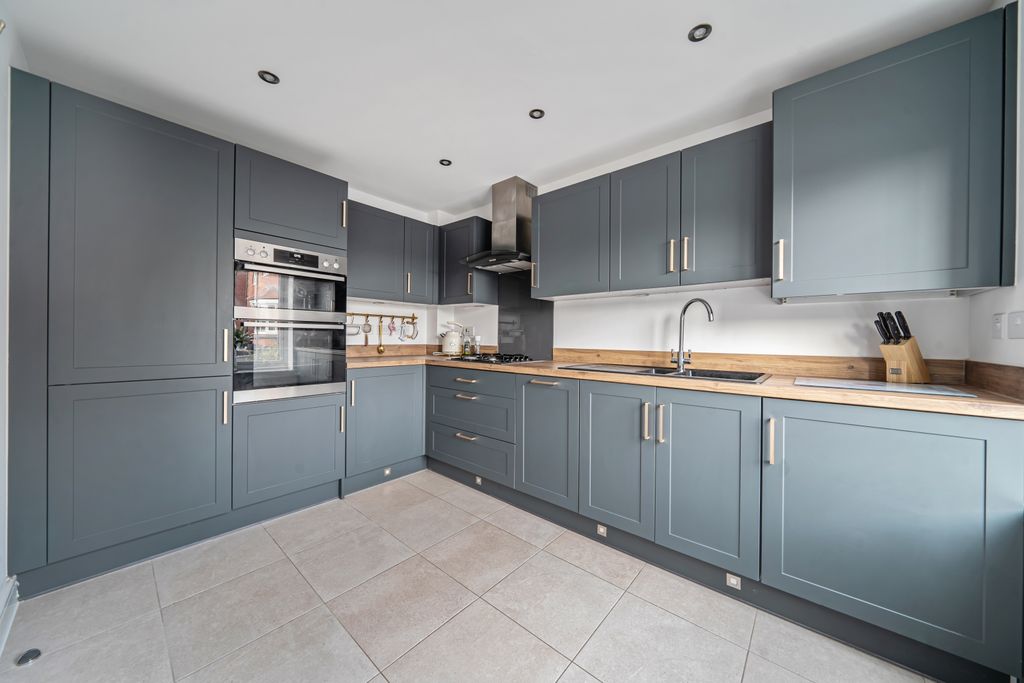 Property photo 3 of 15 1395508-11-695d119366604