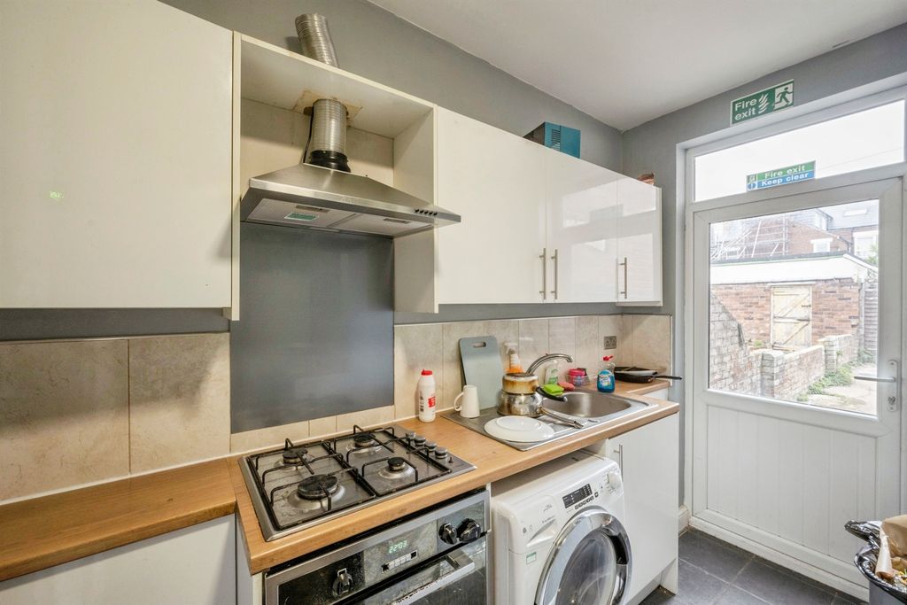 Property photo 2 of 17