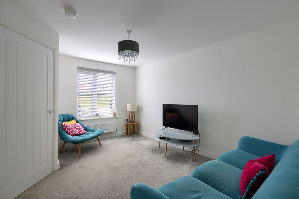 Property photo 2 of 13 2739032