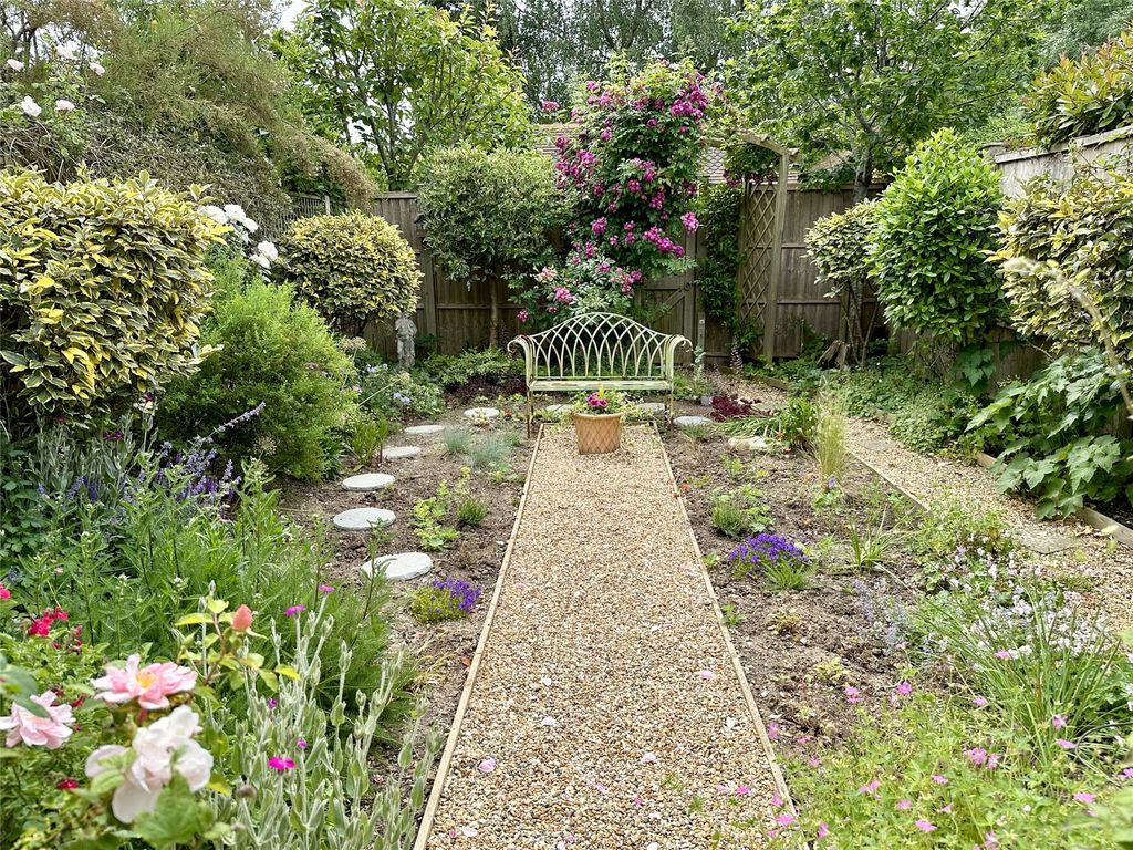 Property photo 2 of 14 Garden