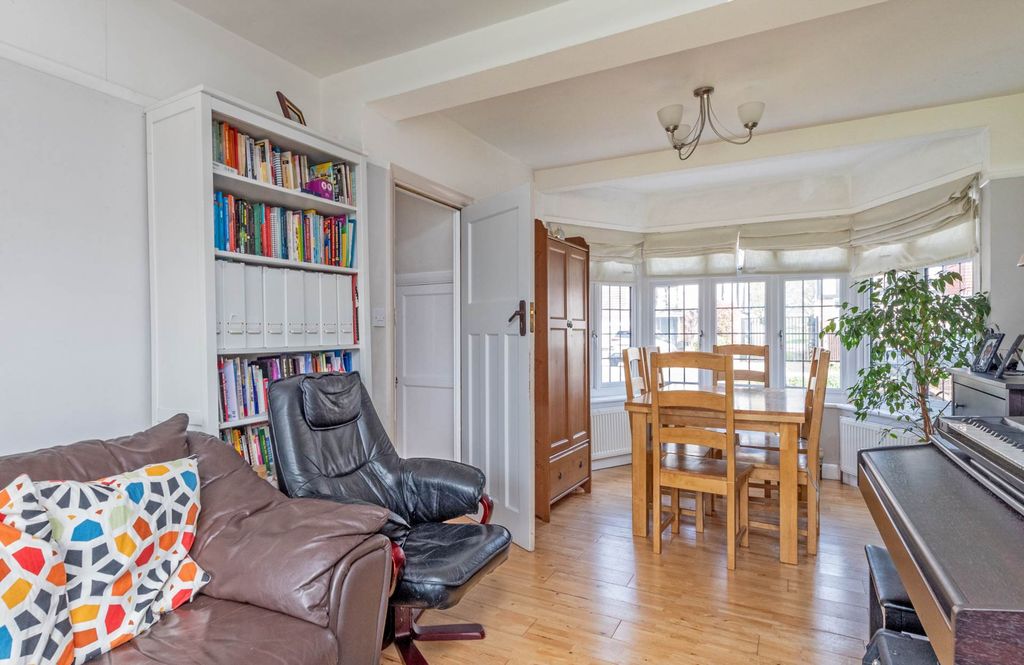 Property photo 3 of 12