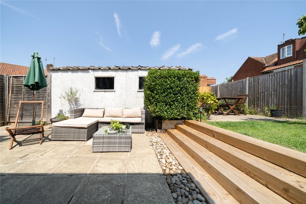 Property photo 3 of 10 Garen View 2