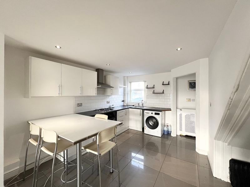 Property photo 2 of 10 Photo 6