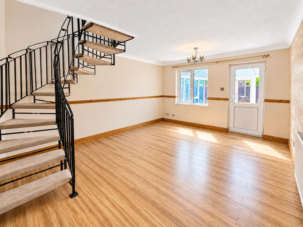 Property photo 1 of 21 2-Bedroom House With Garden And Conservatory Near Beckton