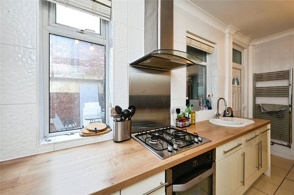 Property photo 3 of 22 Kitchen