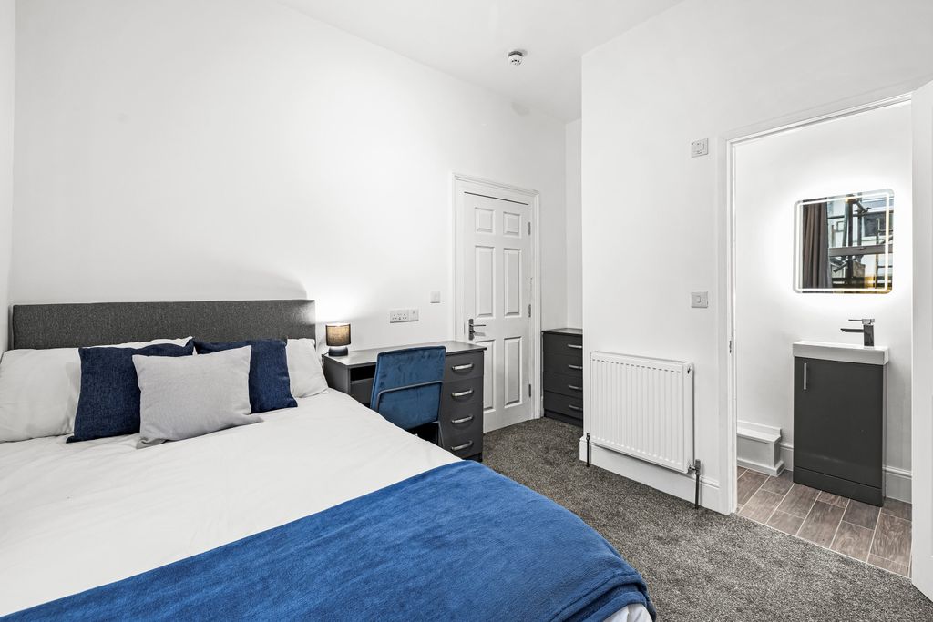 Property photo 2 of 8 0017