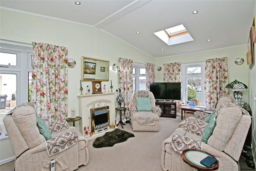 Property photo 2 of 26 Lounge Area