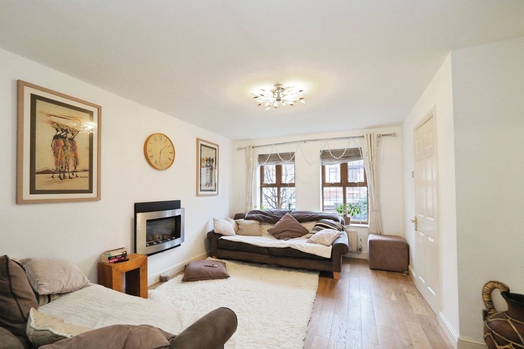 Property photo 2 of 25