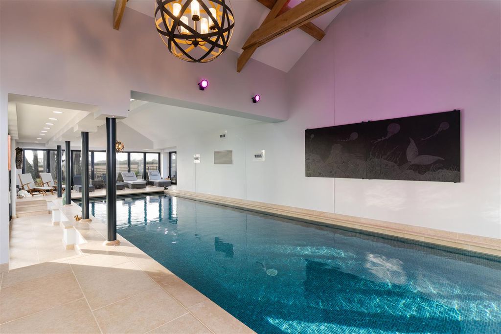 Property photo 2 of 31