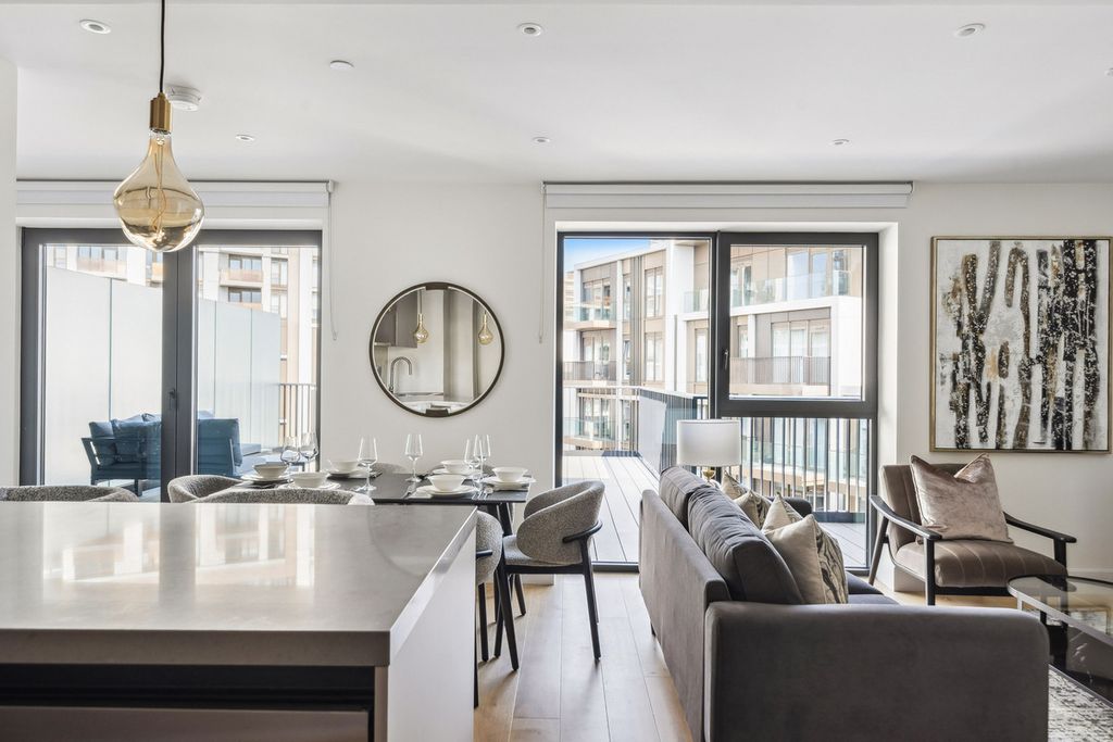 Property photo 3 of 27