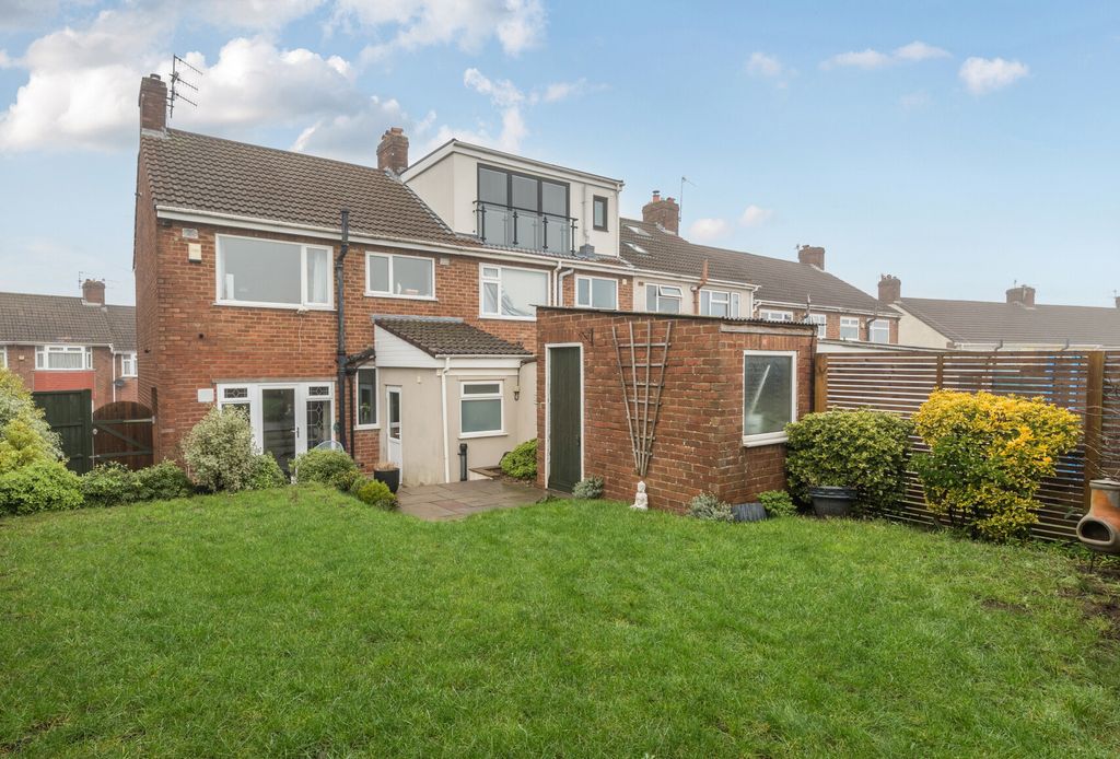 Property photo 2 of 19 1399842-3-696E106...