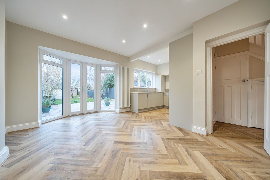 Property photo 3 of 24 Reception