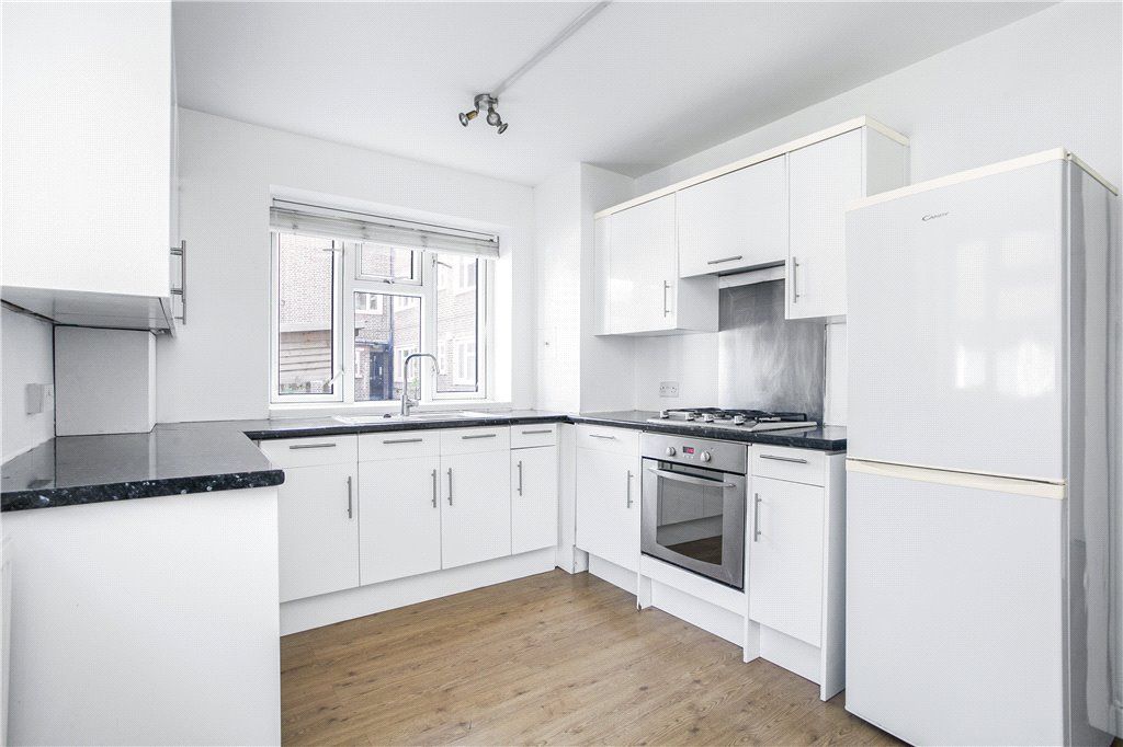Property photo 3 of 11 Kitchen