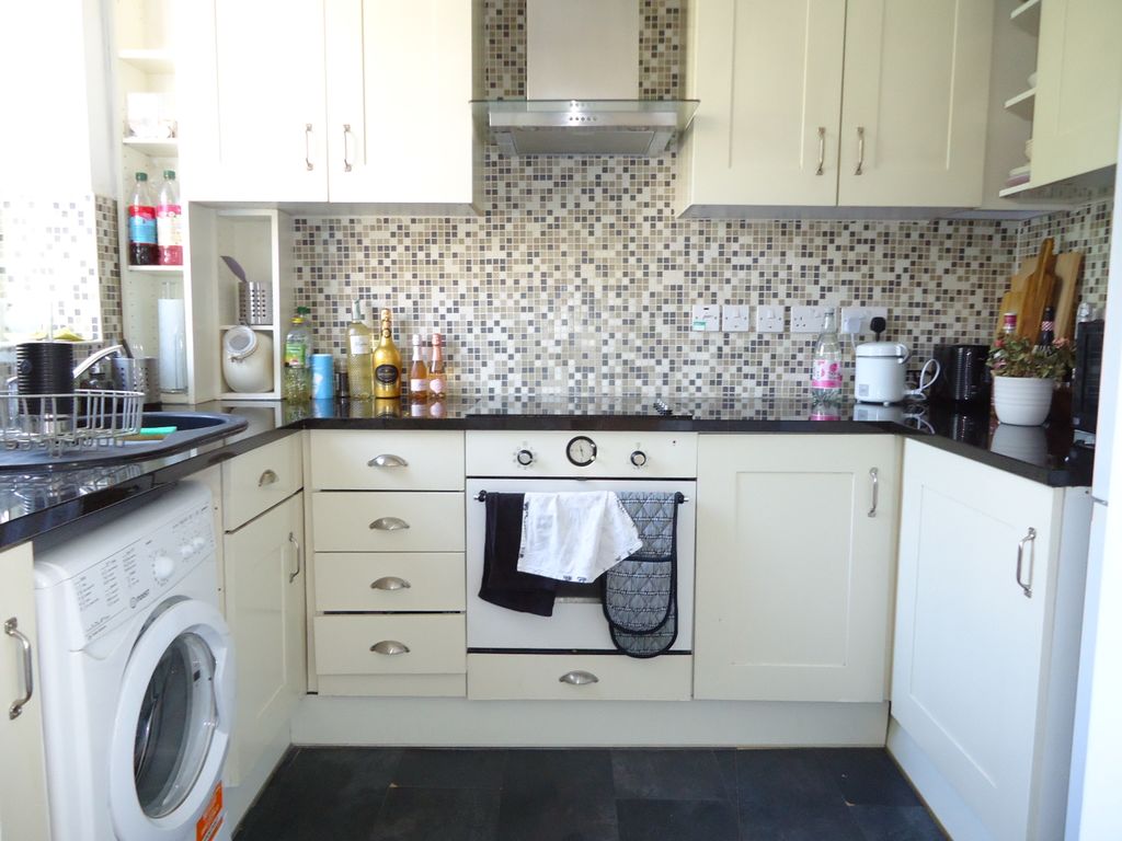 Property photo 2 of 6 Kitchen