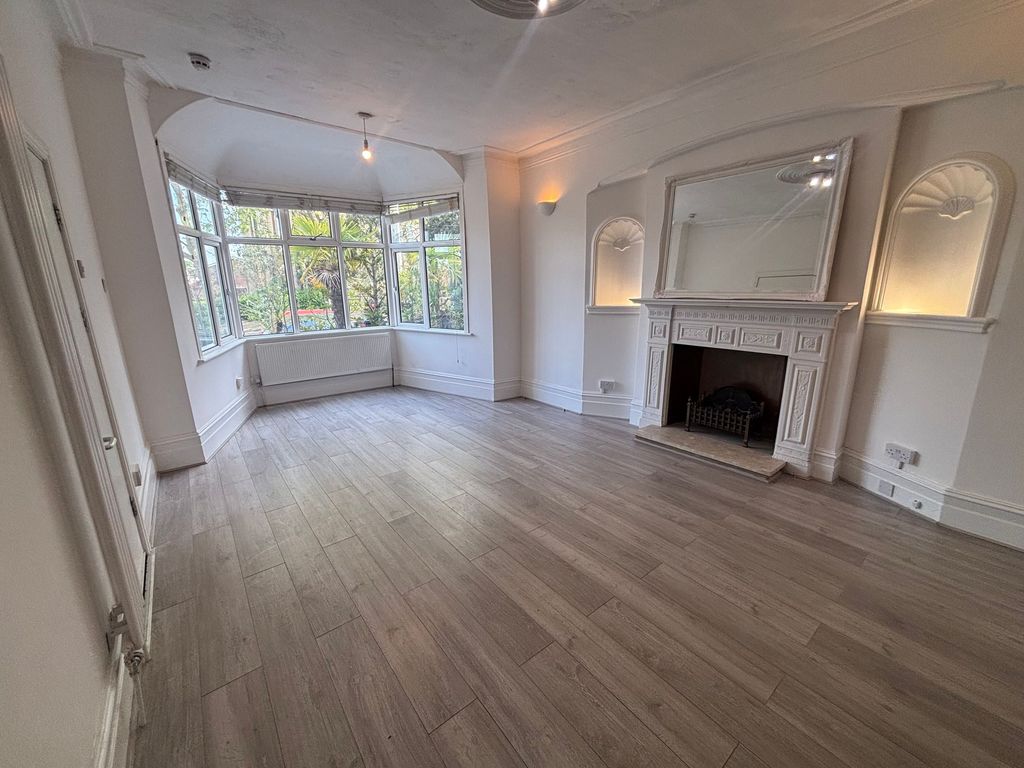 Property photo 2 of 27