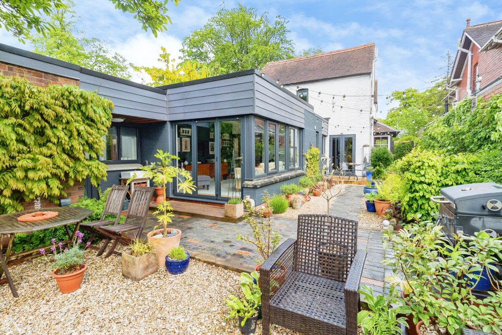 Property photo 2 of 31 Oultonroad8