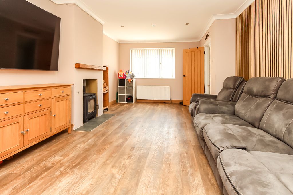 Property photo 2 of 15 Lounge