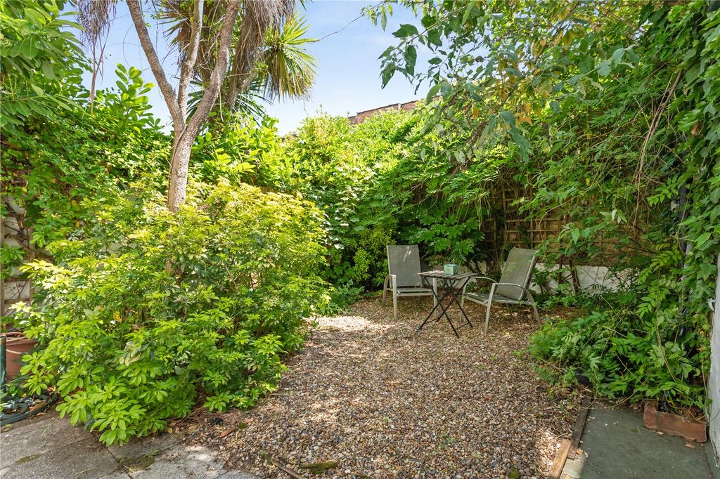 Property photo 2 of 12 Picture No. 17