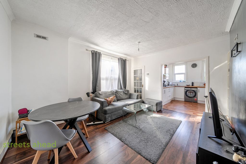 Property photo 1 of 14 Aba5882F-9B72-4E5...