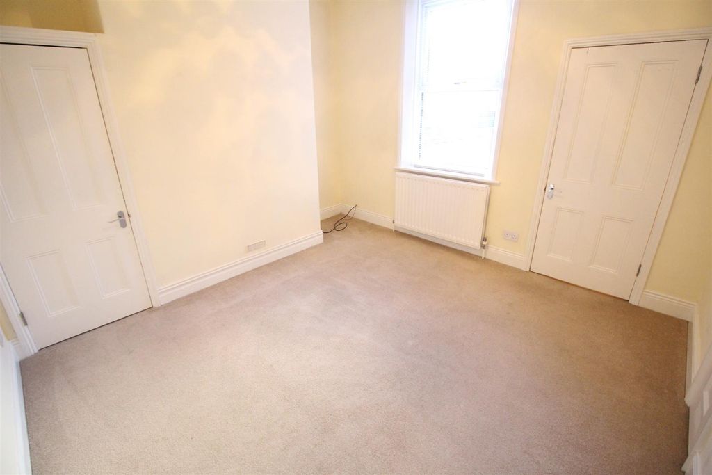 Property photo 3 of 11 Dining Room