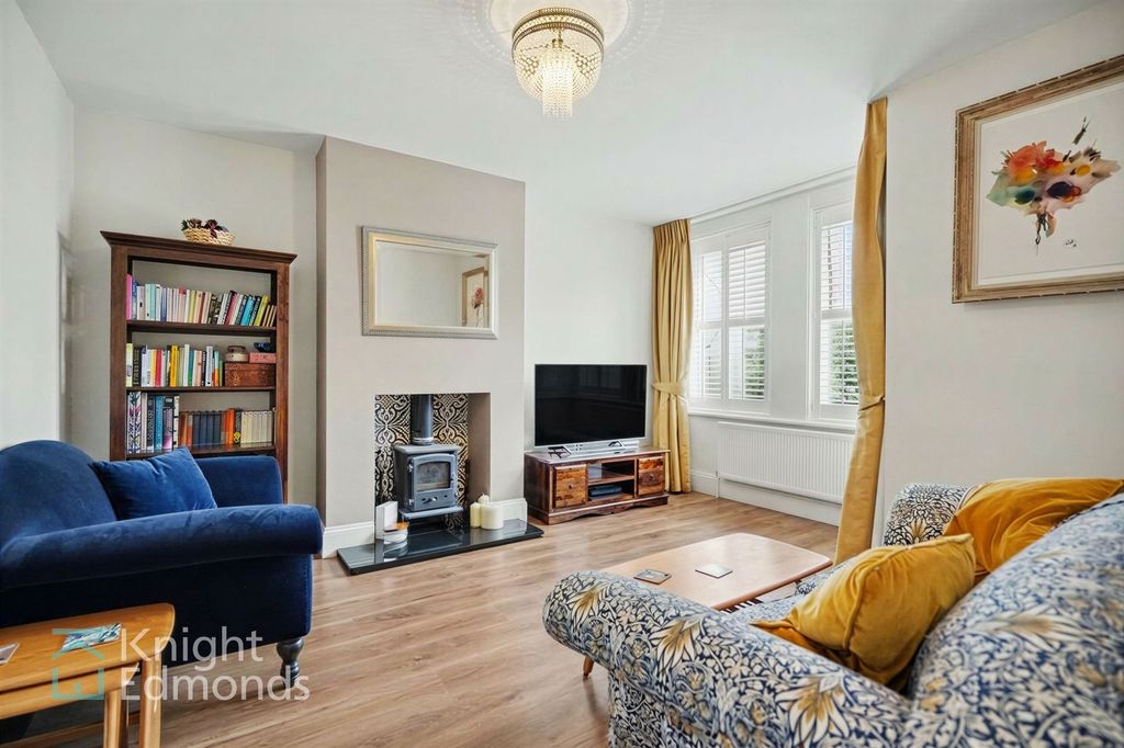 Property photo 2 of 15 Lounge