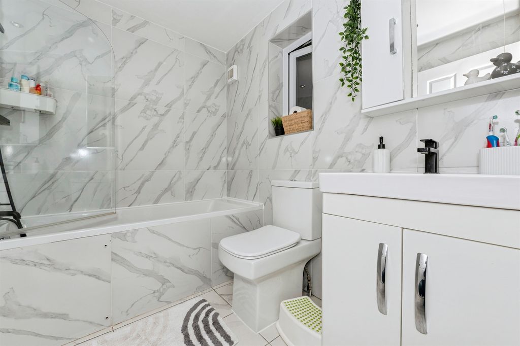 Additional image 10 of 5 bed semi-detached house for saleOrchard Drive, Grays RM17