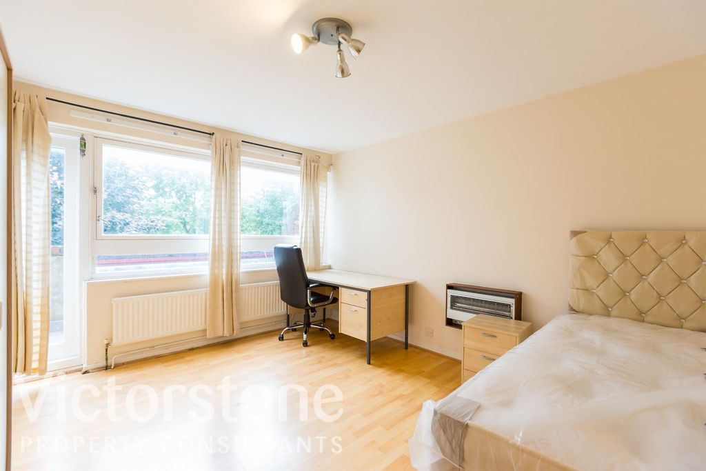 Property photo 3 of 12 4116363