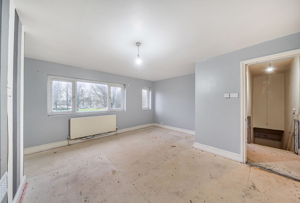 Property photo 2 of 8 1400074-2-69665B0...