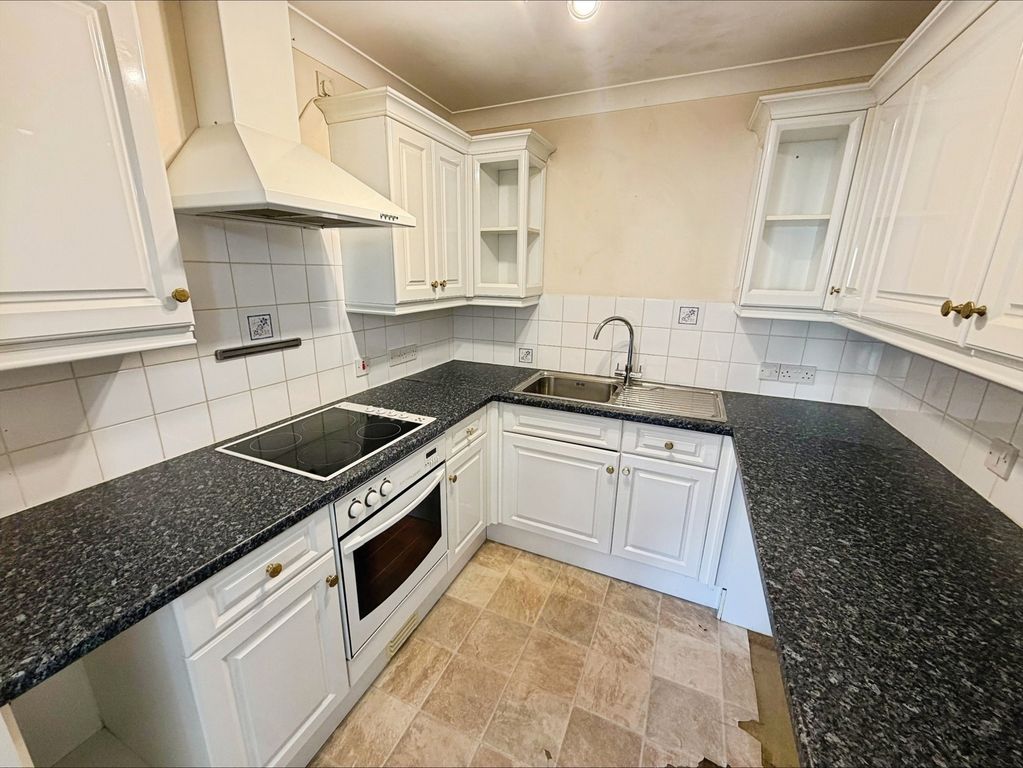 Property photo 3 of 9 Kitchen