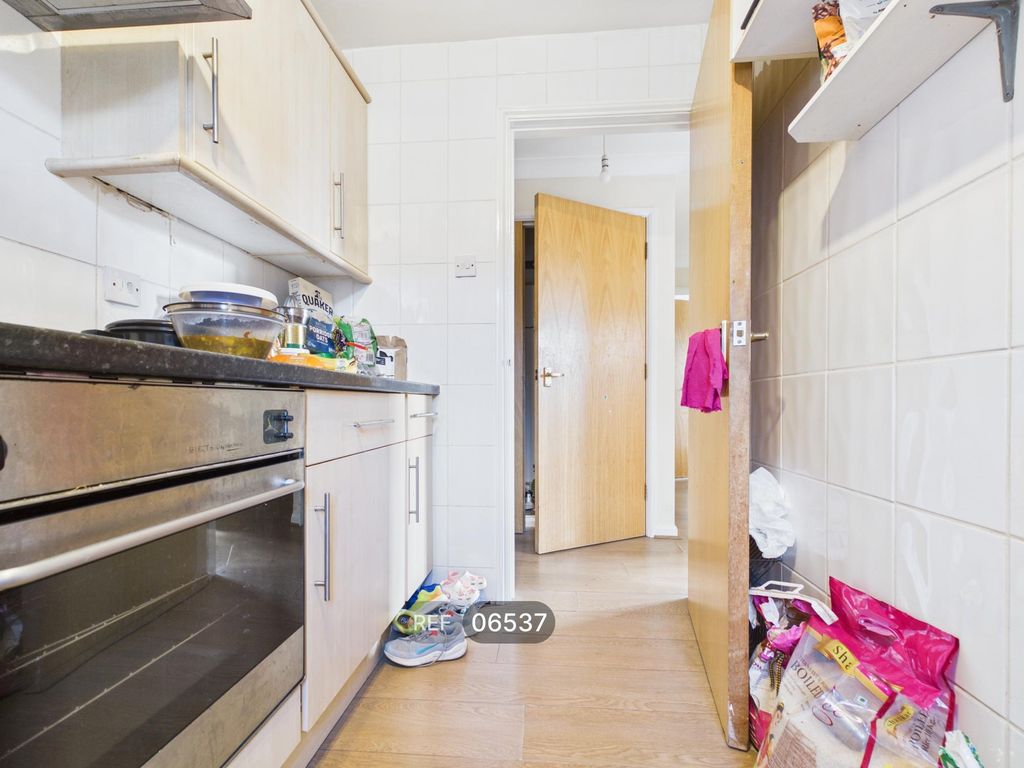 Property photo 3 of 12 Kitchen