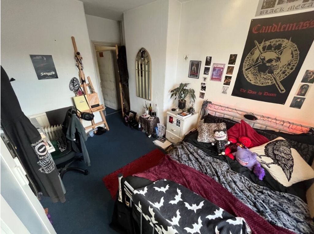 Property photo 3 of 12 A Cozy And Creatively Decorated Double Bedroom Tha...
