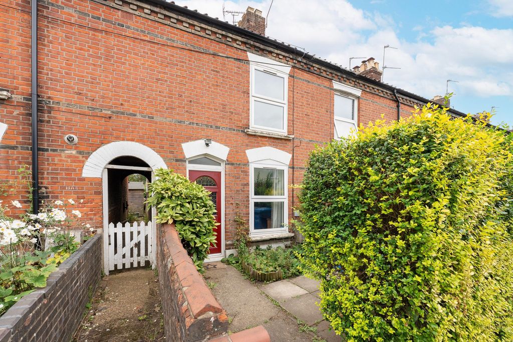 Property photo 1 of 17