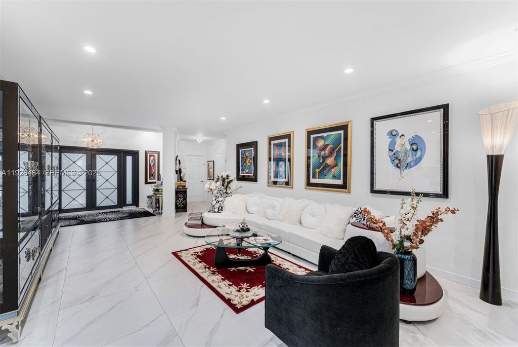 Property photo 3 of 17 <Alttext/>