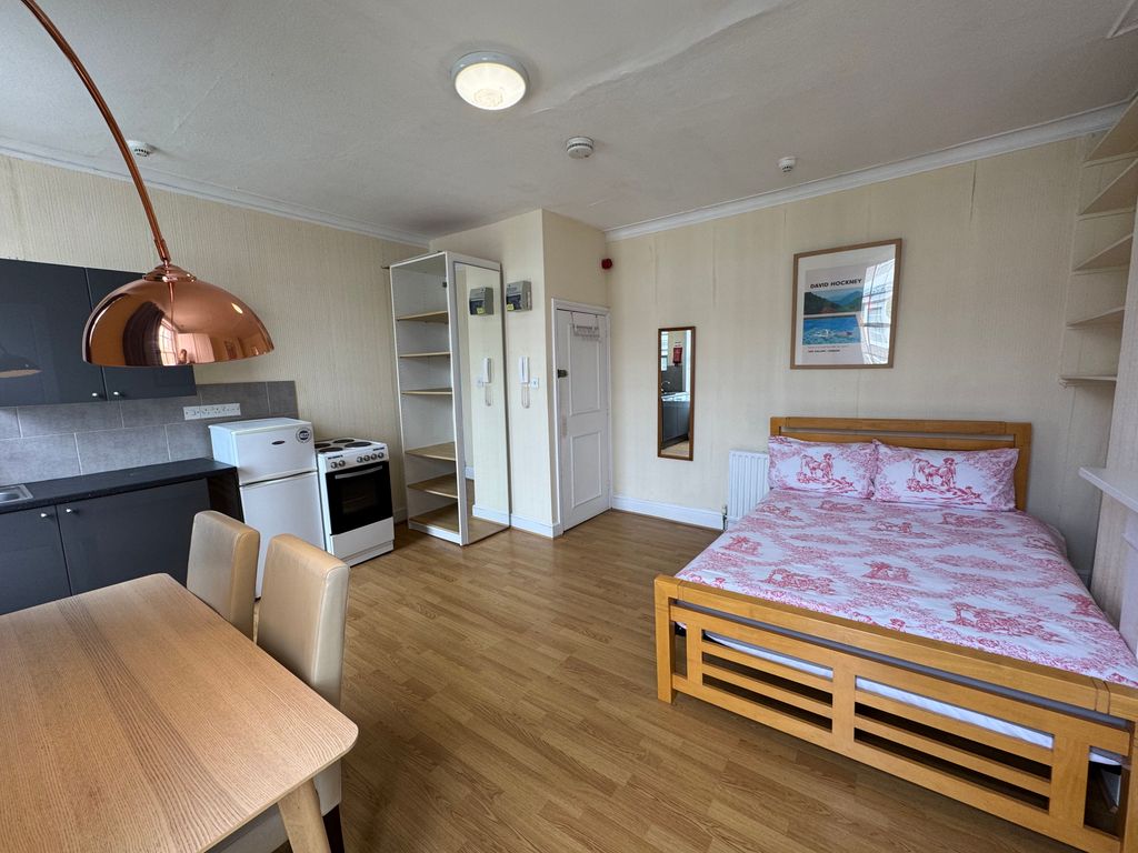 Property photo 3 of 8