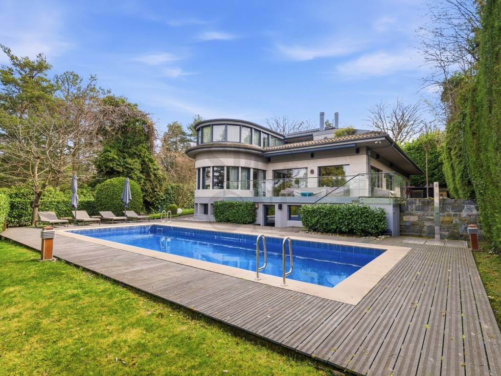 Property photo 2 of 12