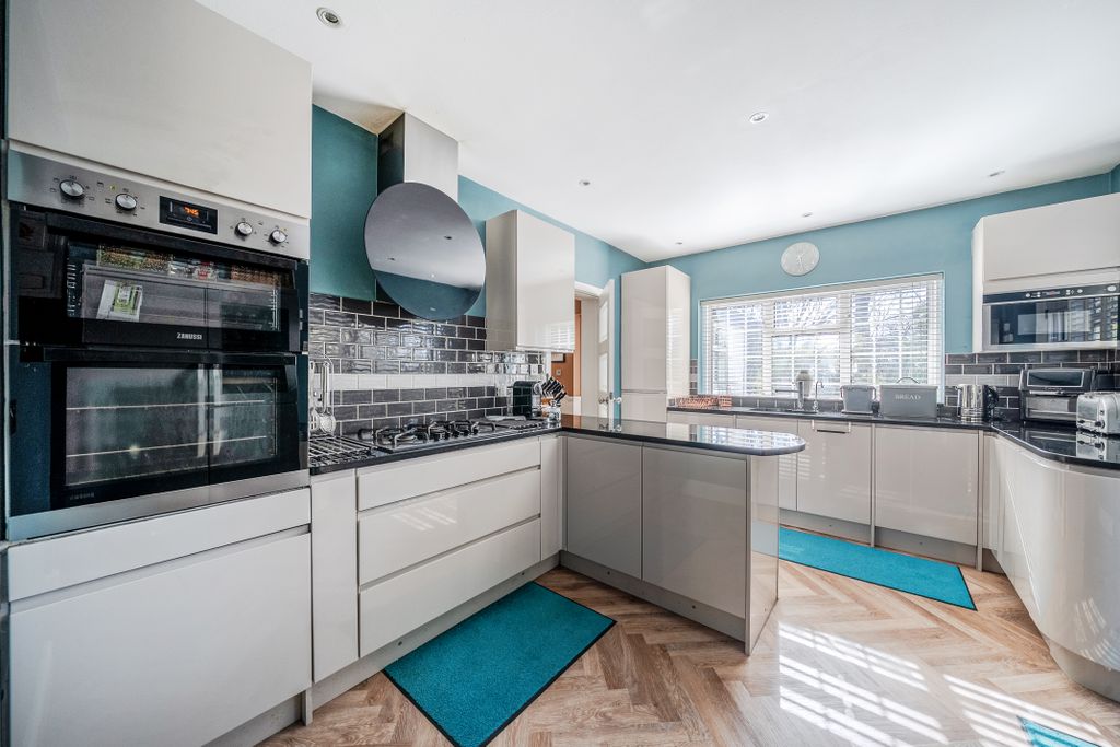 Property photo 3 of 24 Kitchen