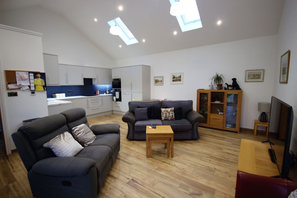 Property photo 2 of 9 Image