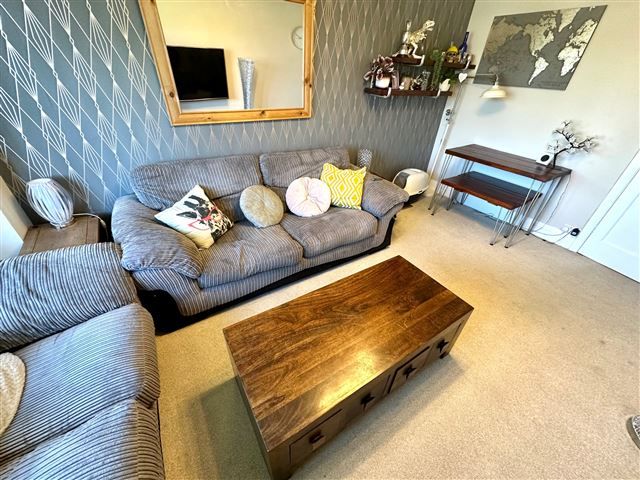 Property photo 3 of 15 Lounge