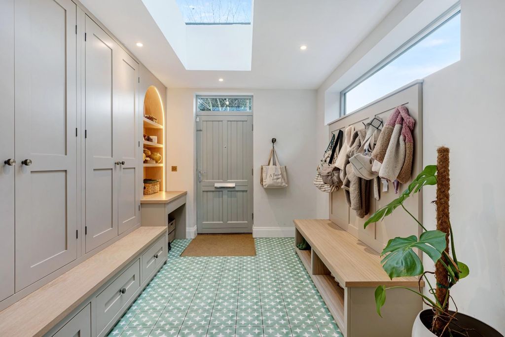 Property photo 2 of 46