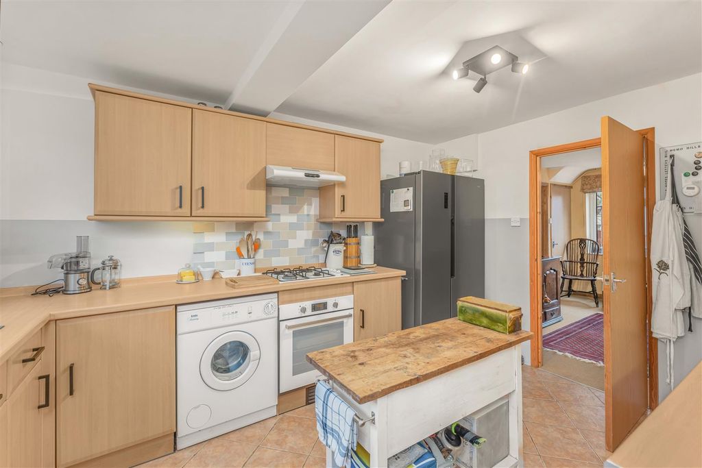 Property photo 3 of 23 21 Hastings Close, Banbury-9.Jpg