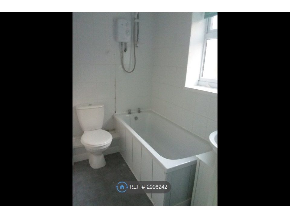 Property photo 2 of 7 Bathroom