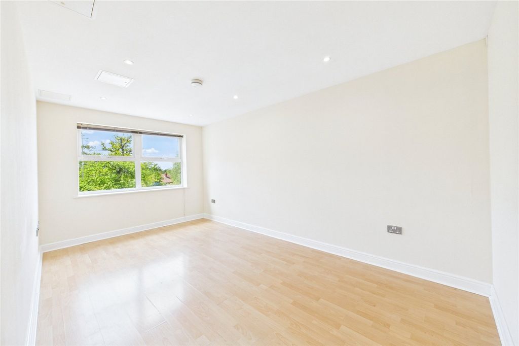 Property photo 2 of 7 Picture No. 11