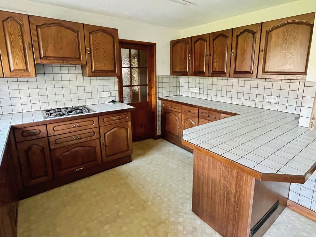 Property photo 3 of 14 6ba9ce7d-2d1E12Aa-95F4-4387-A121-0215cd4c83B2