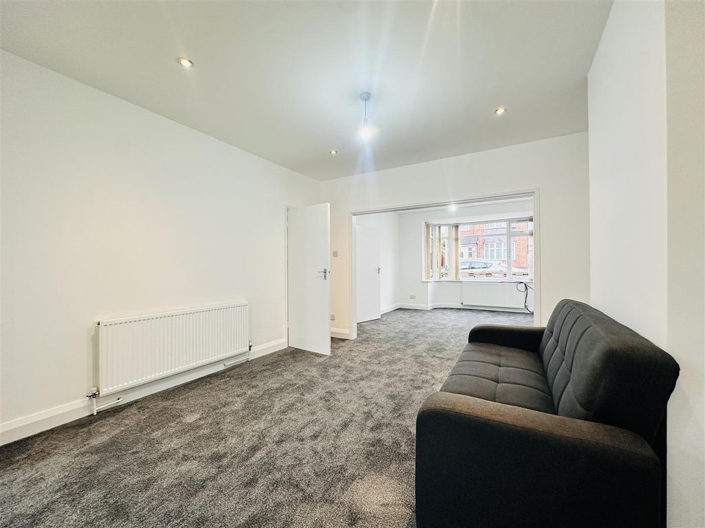 Property photo 2 of 17 Sitting Room