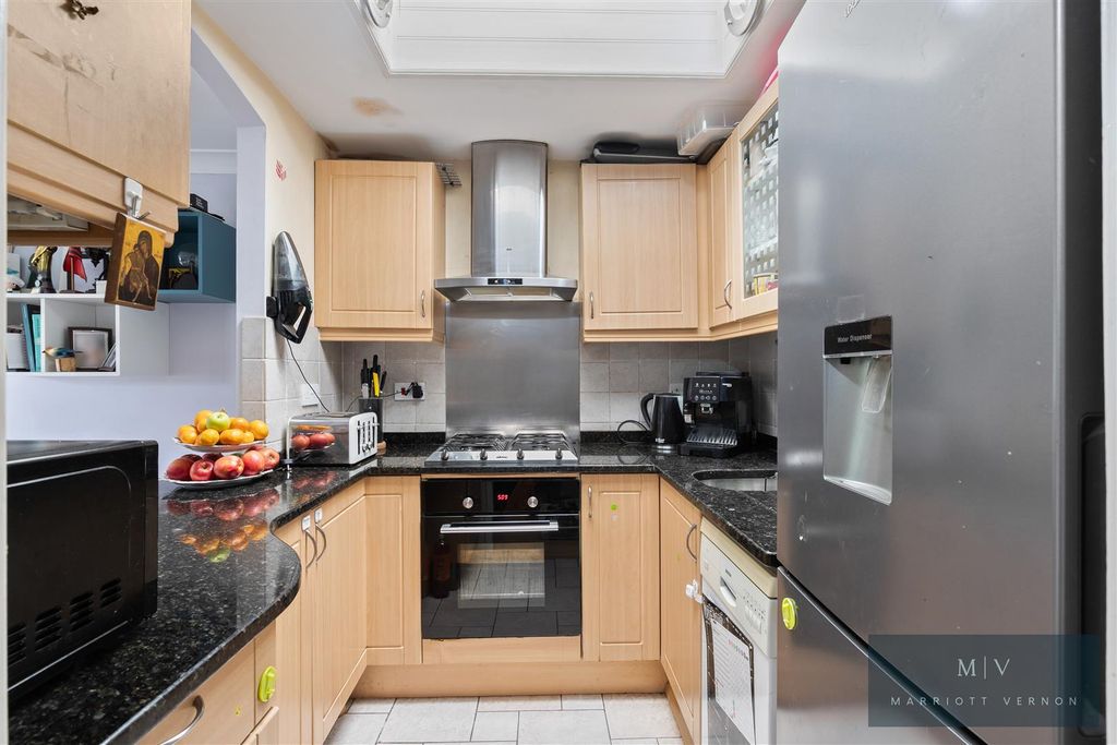 Property photo 2 of 18 Gibson House F5 MV-8.Jpg