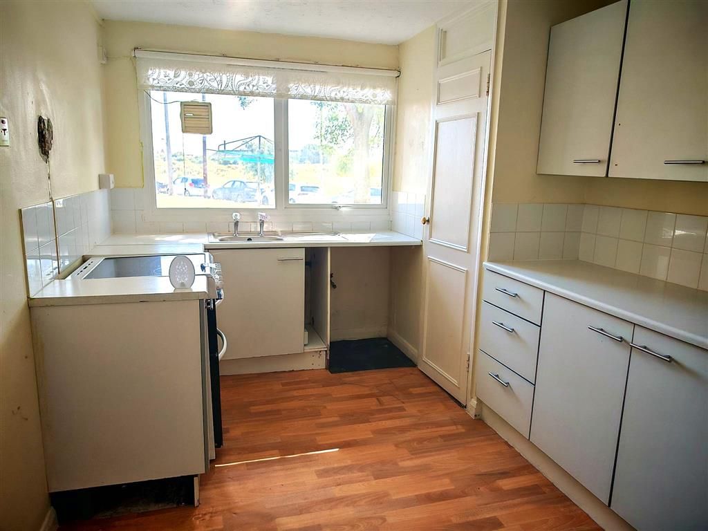 Property photo 3 of 8 Kitchen